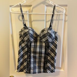 Guess corset top. Very flattering. Zip side. Adjustable straps.